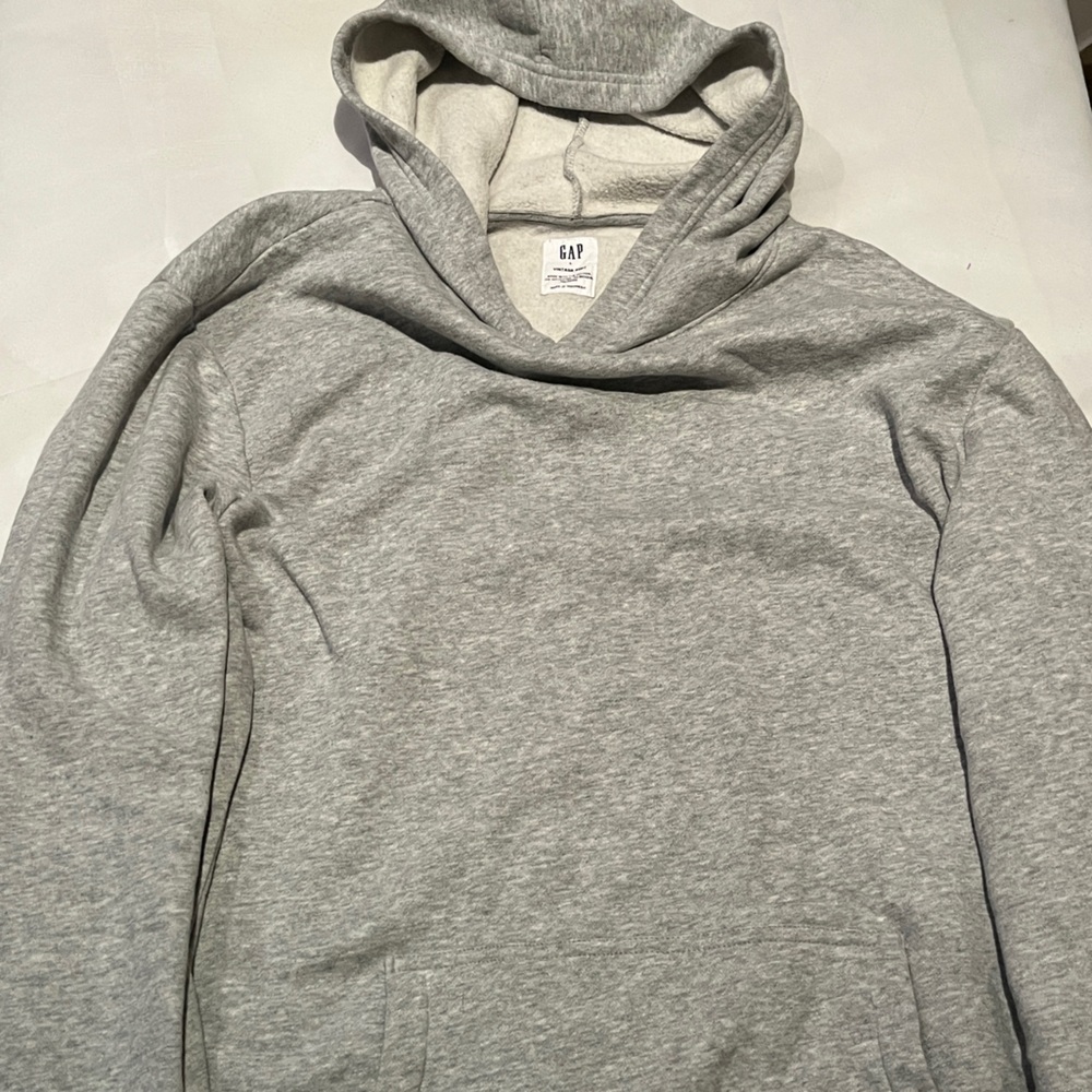 GAP Vintage Soft Gray Pullover Hoodie – Classic Everyday Comfort